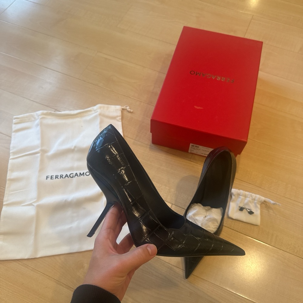 Ferragamo - Eva size 9 - women’s Black Croc-Embossed Pointed Toe Heels